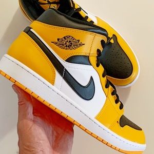 Nike Air Jordan 1 Mid Reverse Yellow Toe Mens 13 NEW